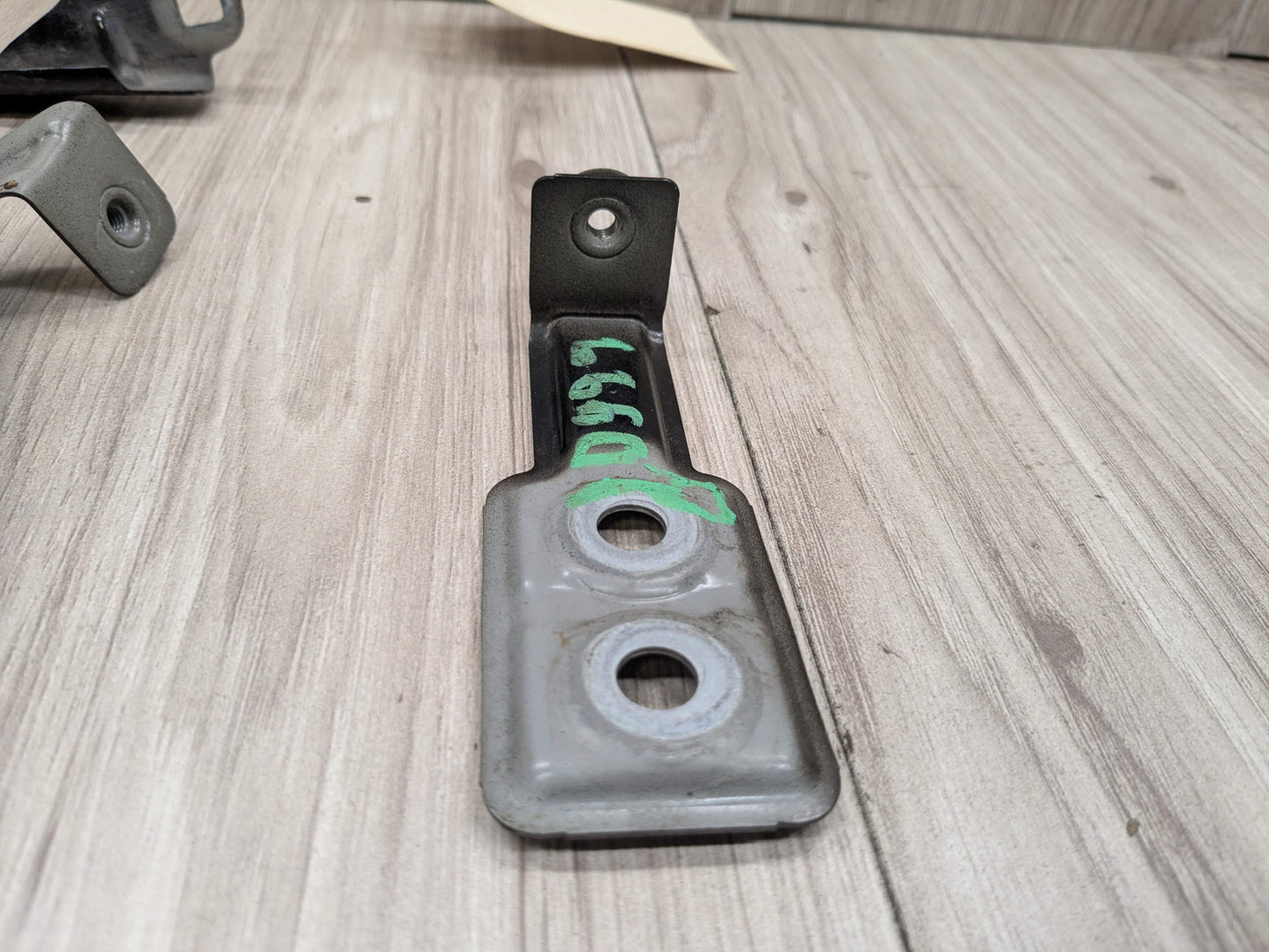 OEM BMW F90 G30 530 540 M550 M5 Front Right Passengers Fender Holder Bracket SET