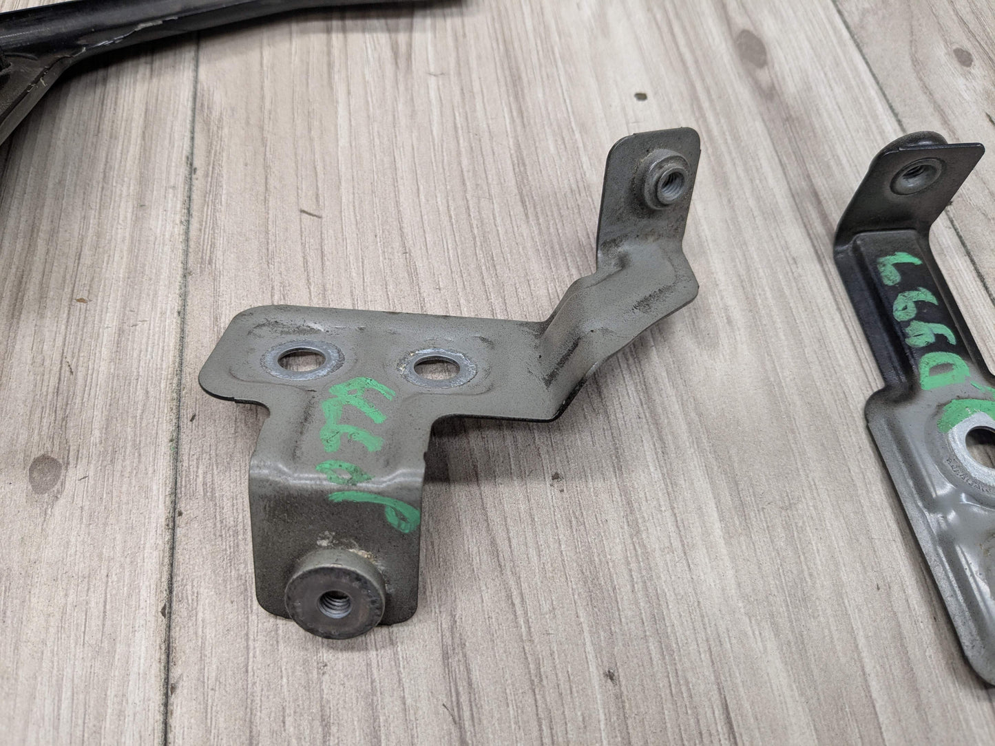 OEM BMW F90 G30 530 540 M550 M5 Front Right Passengers Fender Holder Bracket SET