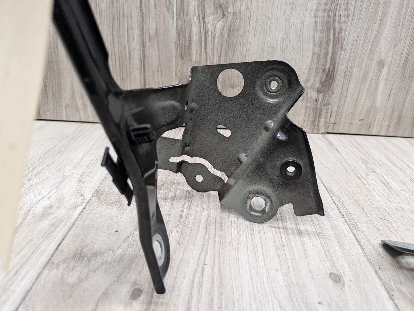 OEM BMW F90 G30 530 540 M550 M5 Front Right Passengers Fender Holder Bracket SET