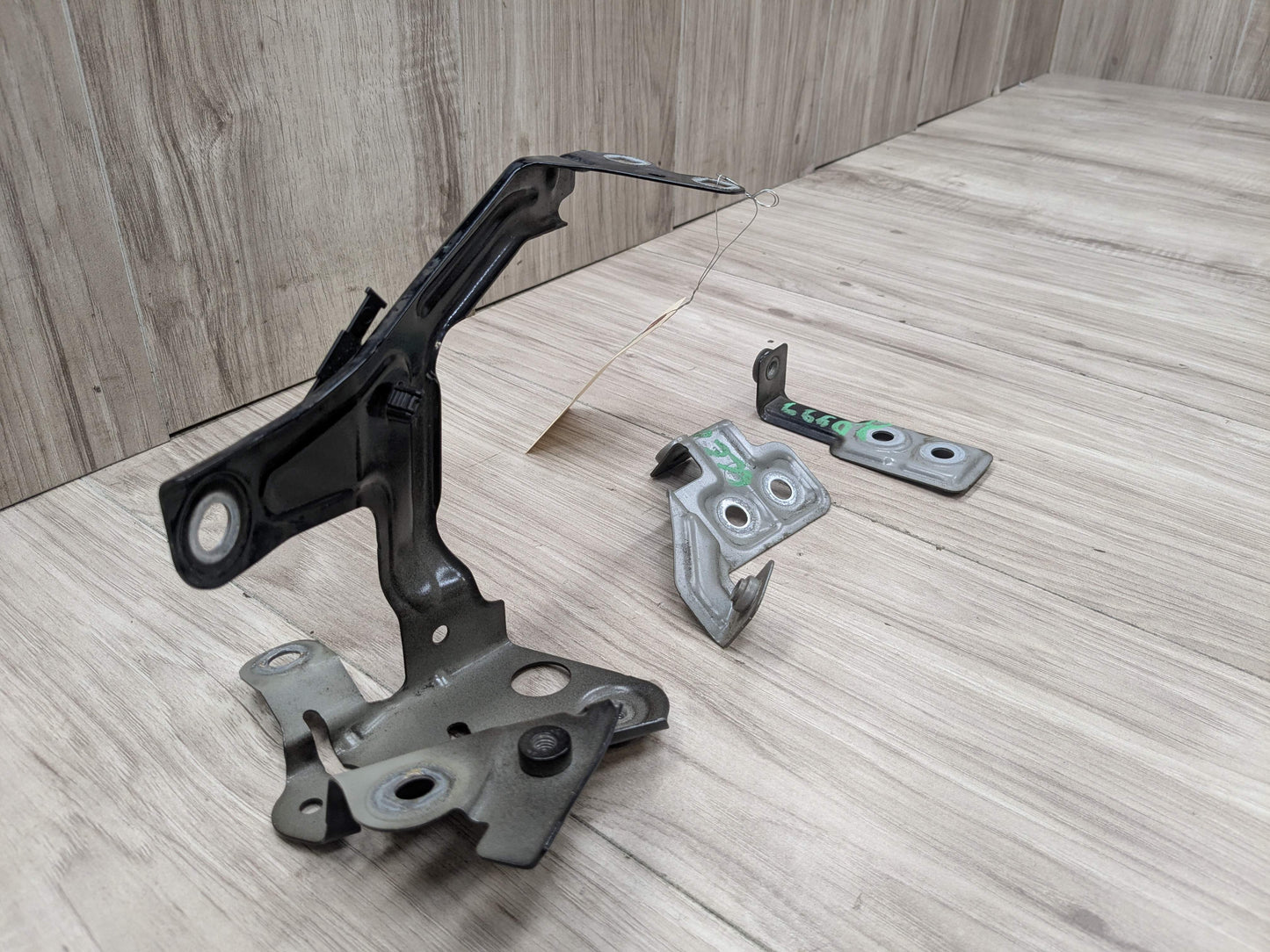 OEM BMW F90 G30 530 540 M550 M5 Front Right Passengers Fender Holder Bracket SET