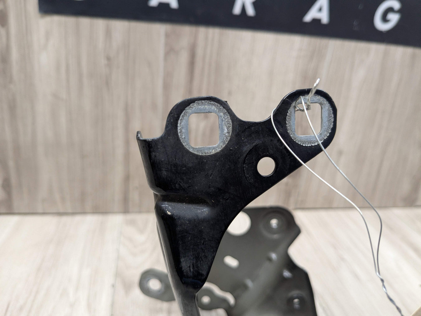 OEM BMW F90 G30 530 540 M550 M5 Front Right Passengers Fender Holder Bracket SET