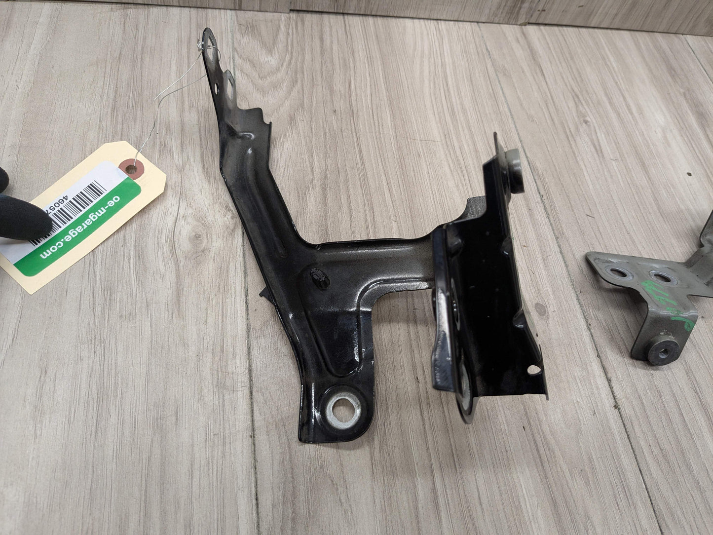OEM BMW F90 G30 530 540 M550 M5 Front Right Passengers Fender Holder Bracket SET