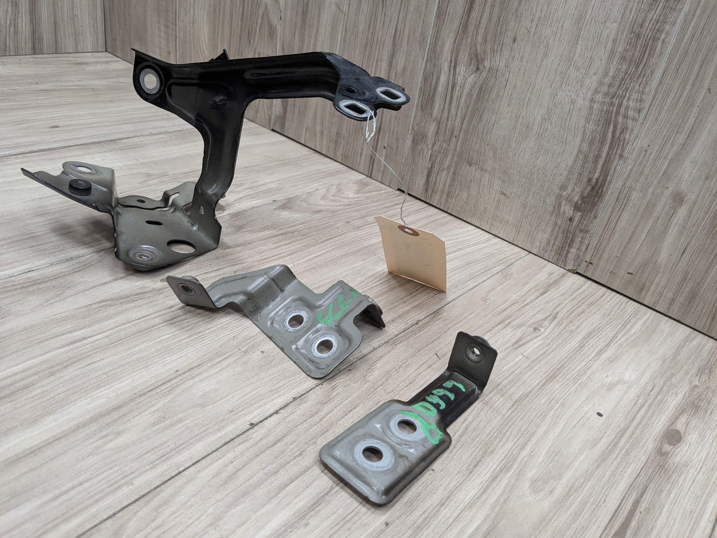 OEM BMW F90 G30 530 540 M550 M5 Front Right Passengers Fender Holder Bracket SET