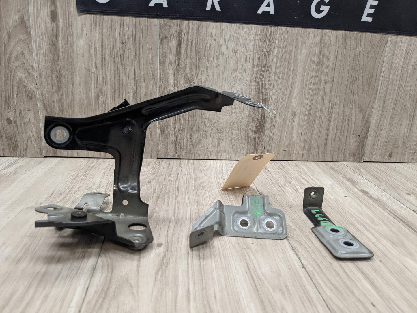 OEM BMW F90 G30 530 540 M550 M5 Front Right Passengers Fender Holder Bracket SET