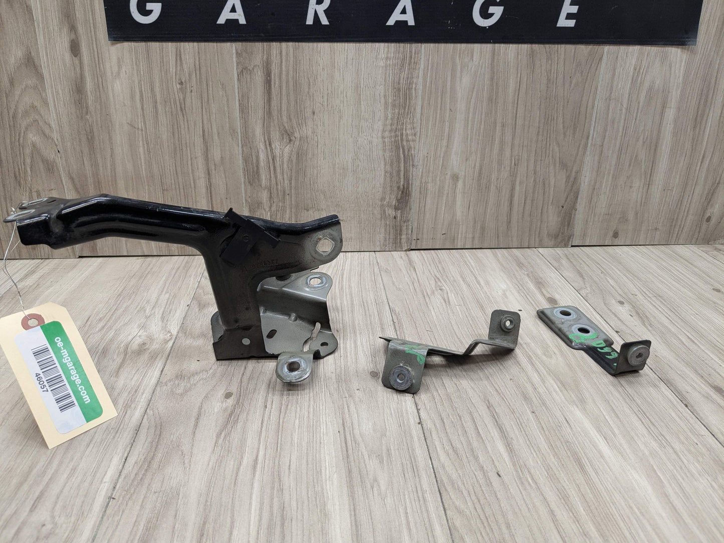 OEM BMW F90 G30 530 540 M550 M5 Front Right Passengers Fender Holder Bracket SET
