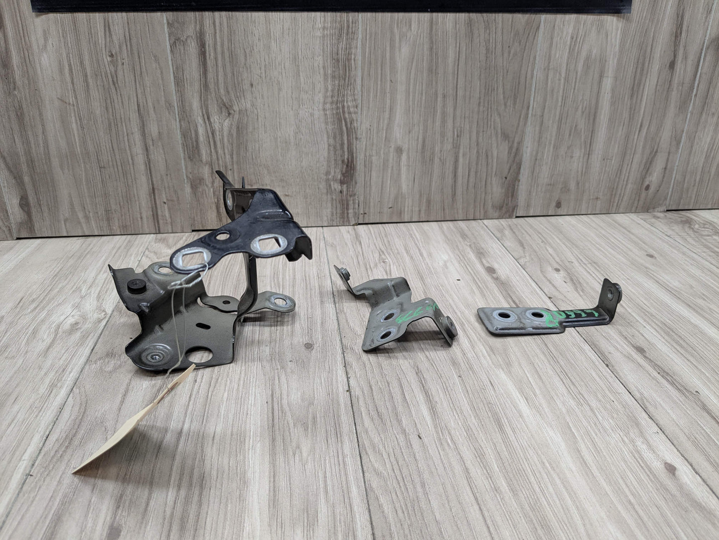 OEM BMW F90 G30 530 540 M550 M5 Front Right Passengers Fender Holder Bracket SET