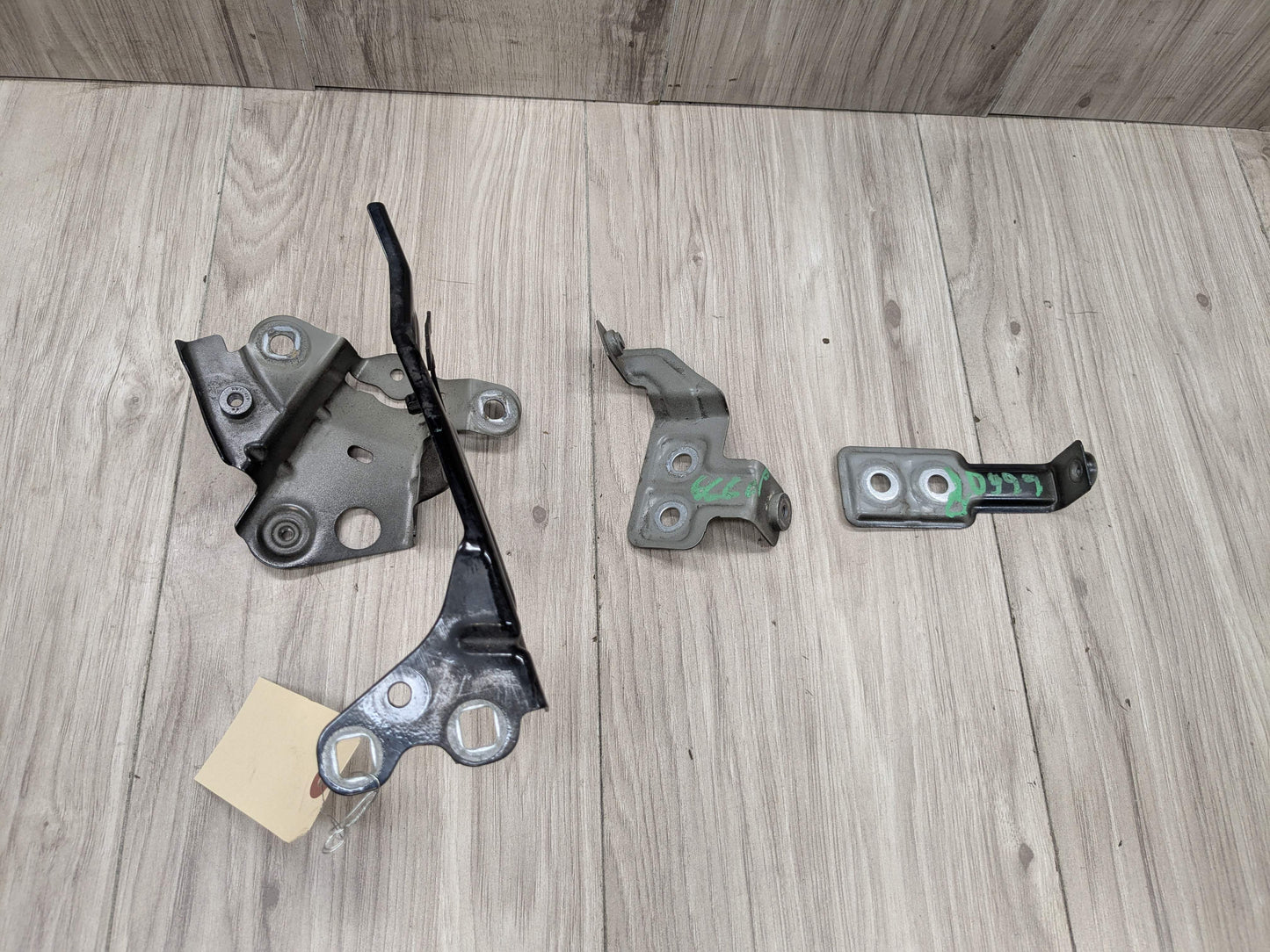 OEM BMW F90 G30 530 540 M550 M5 Front Right Passengers Fender Holder Bracket SET