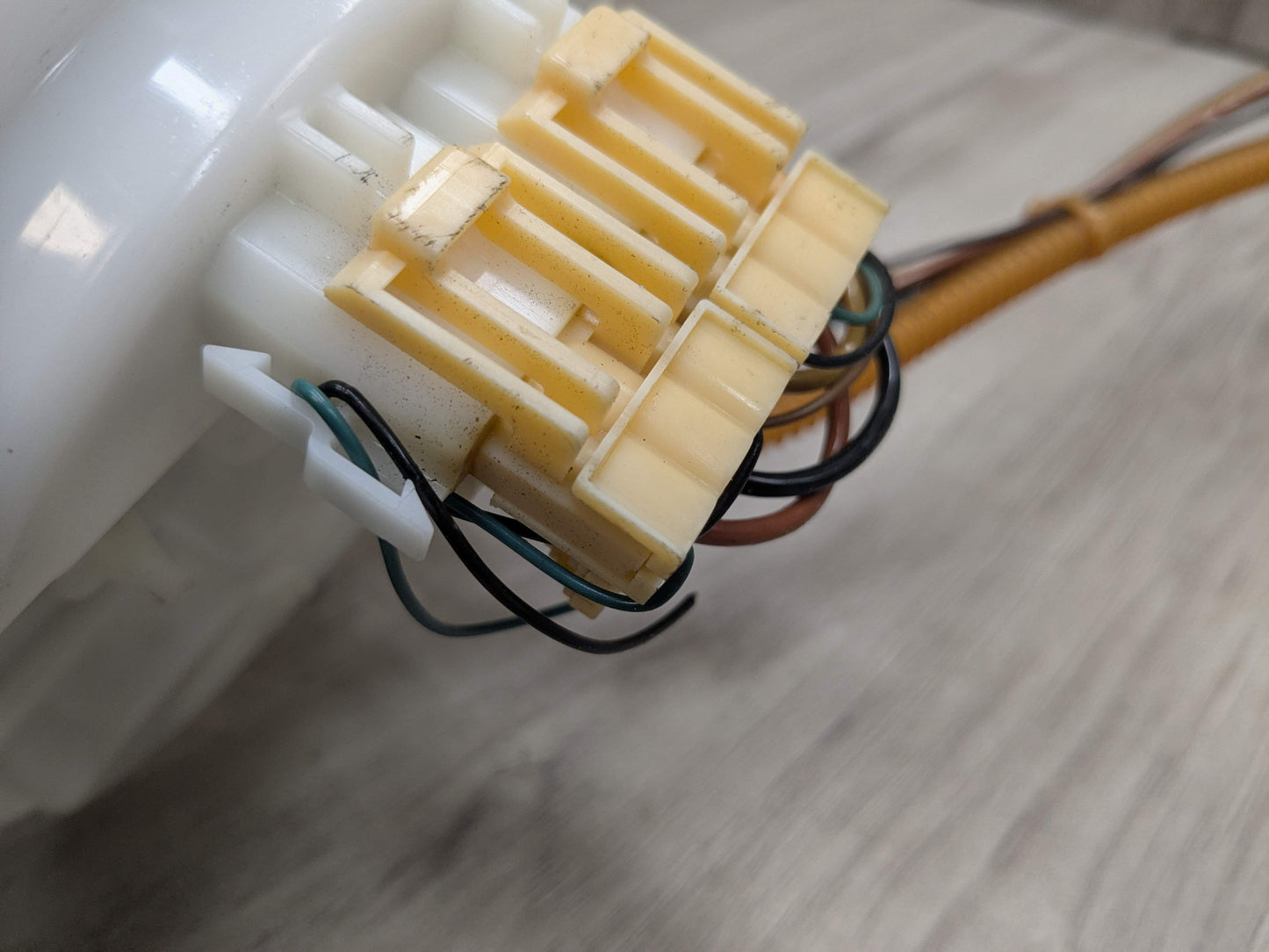 18-20 OEM BMW G30 M550iX Engine N63R Gas Tank Mount Fuel Pump w/ Sending Unit