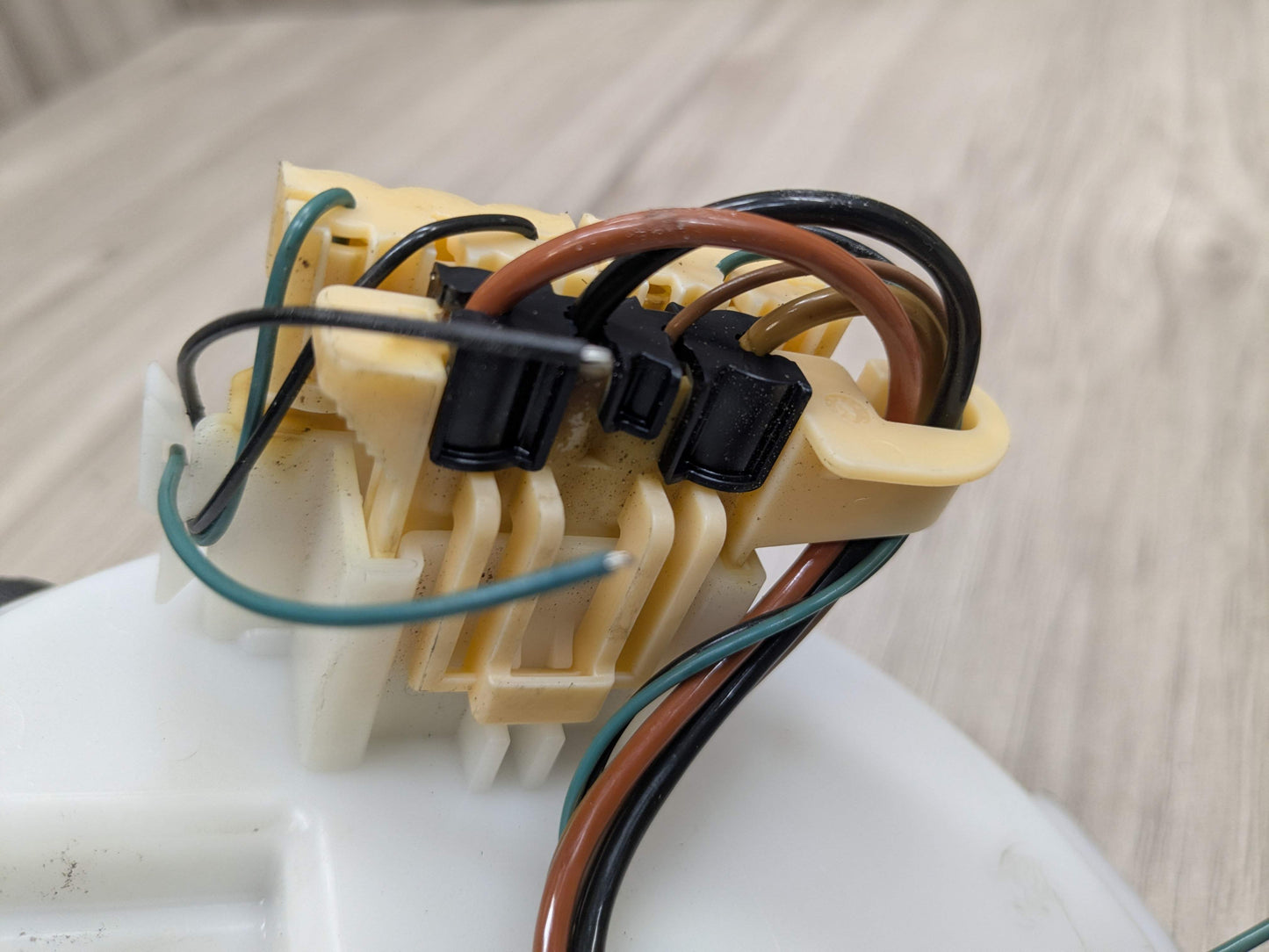 18-20 OEM BMW G30 M550iX Engine N63R Gas Tank Mount Fuel Pump w/ Sending Unit