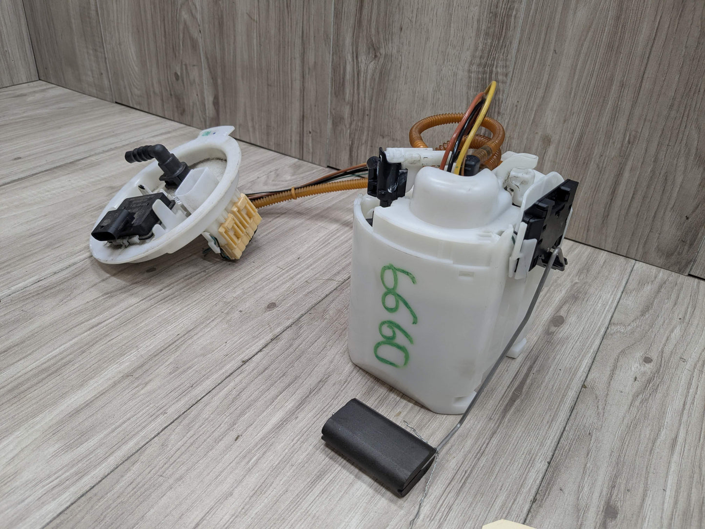 18-20 OEM BMW G30 M550iX Engine N63R Gas Tank Mount Fuel Pump w/ Sending Unit