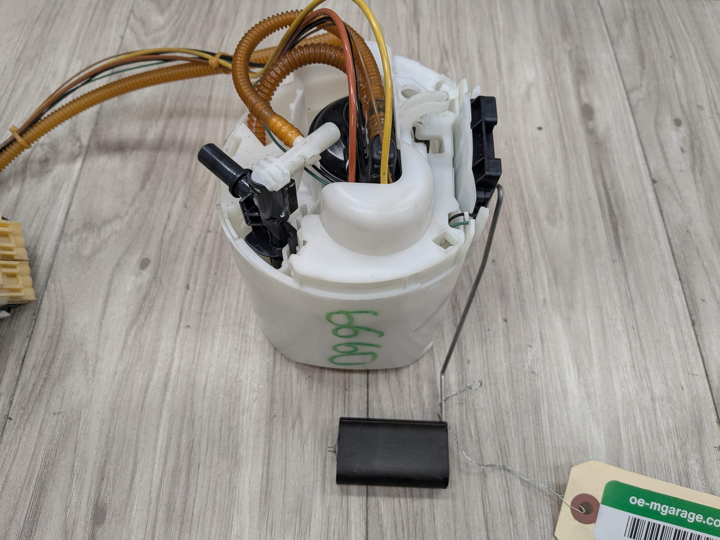 18-20 OEM BMW G30 M550iX Engine N63R Gas Tank Mount Fuel Pump w/ Sending Unit