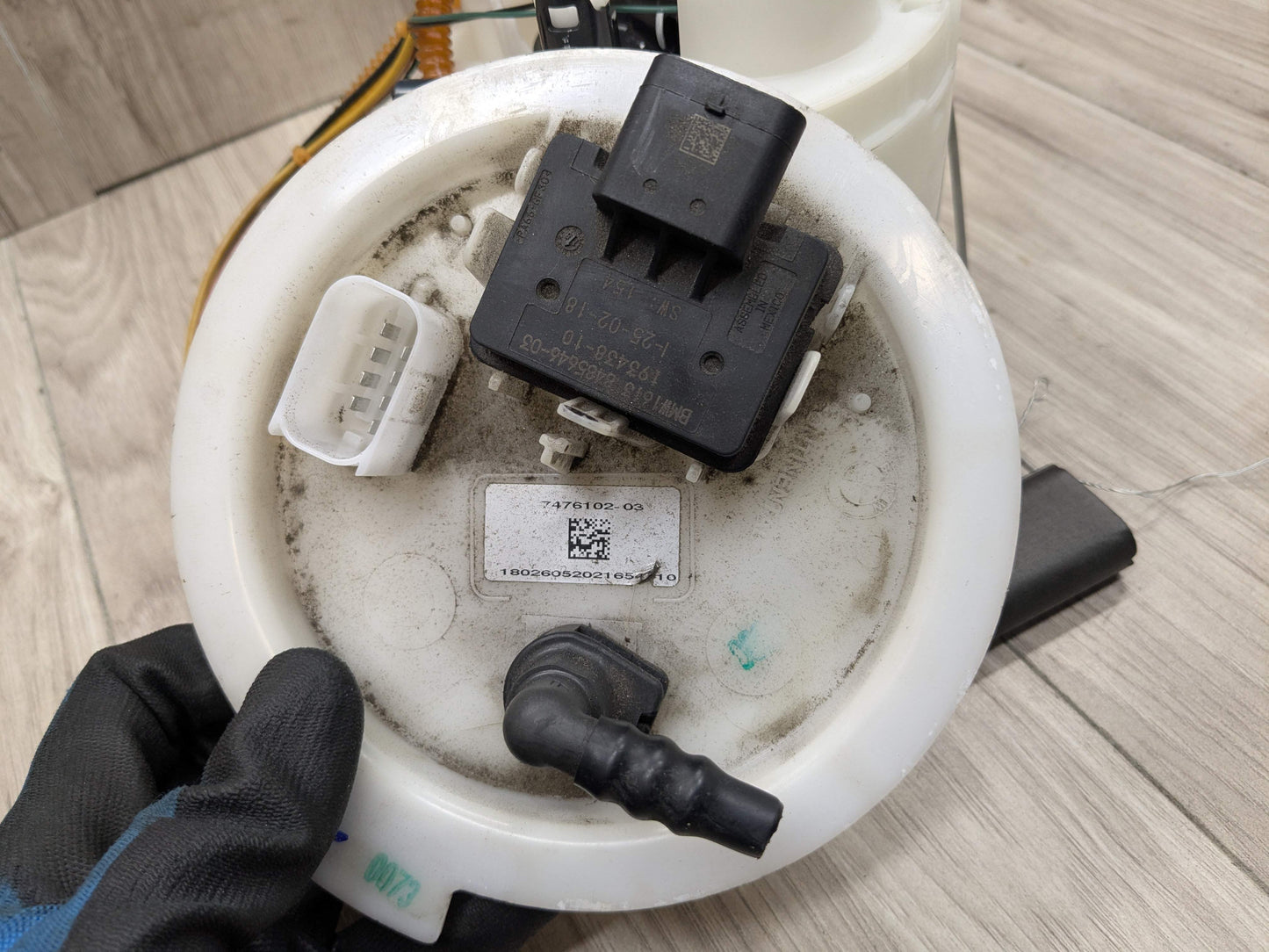 18-20 OEM BMW G30 M550iX Engine N63R Gas Tank Mount Fuel Pump w/ Sending Unit