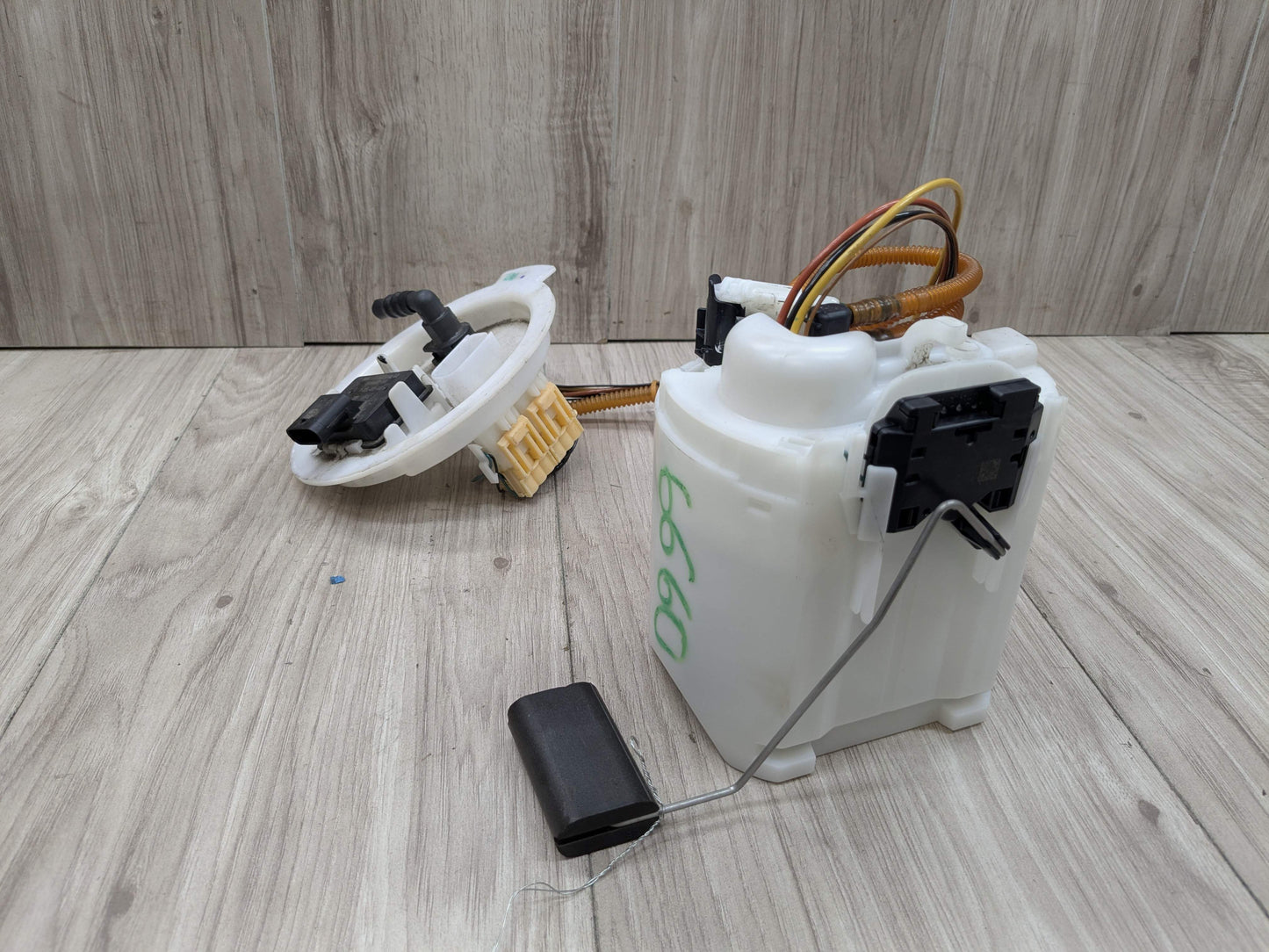 18-20 OEM BMW G30 M550iX Engine N63R Gas Tank Mount Fuel Pump w/ Sending Unit