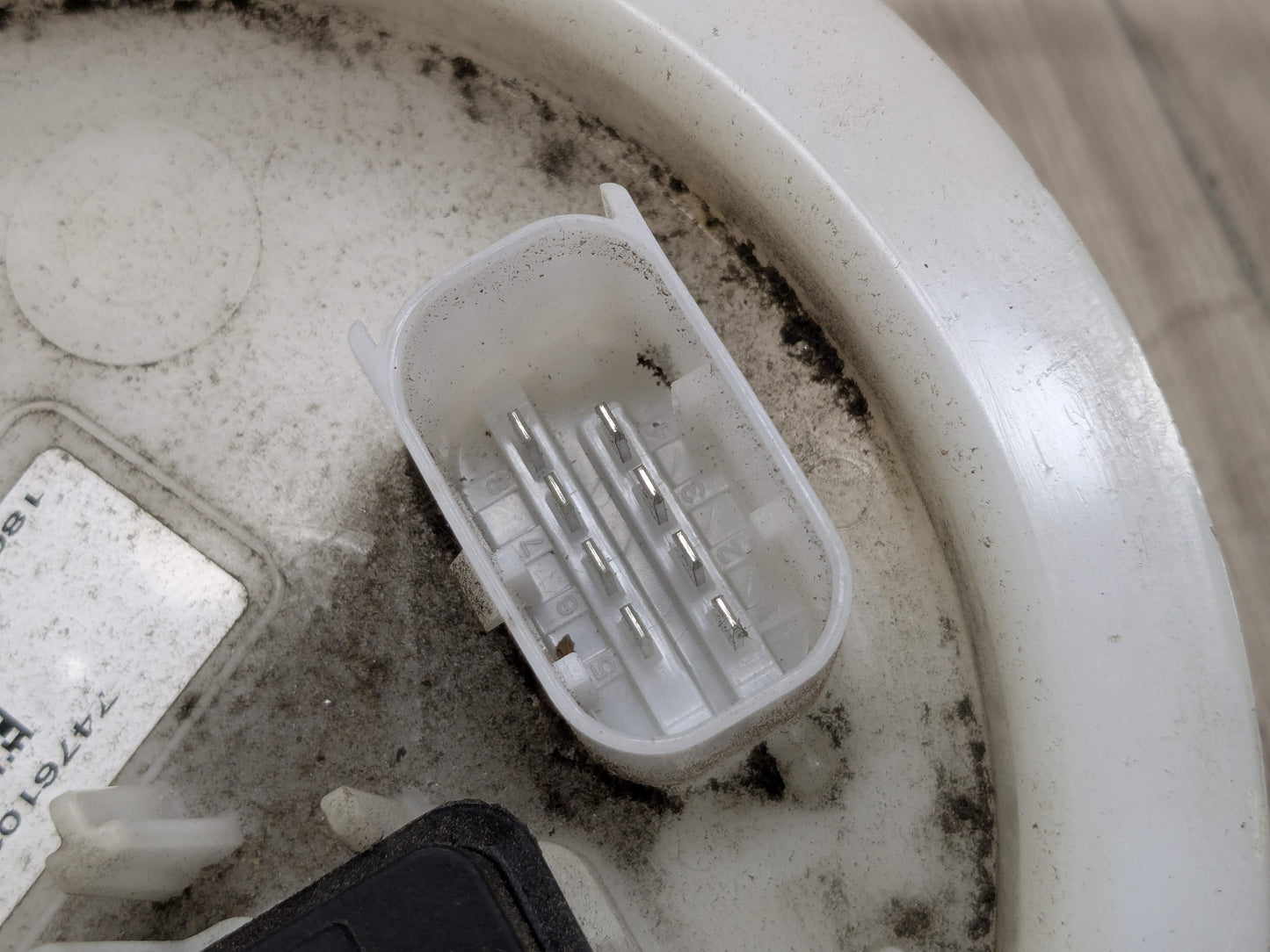 18-20 OEM BMW G30 M550iX Engine N63R Gas Tank Mount Fuel Pump w/ Sending Unit