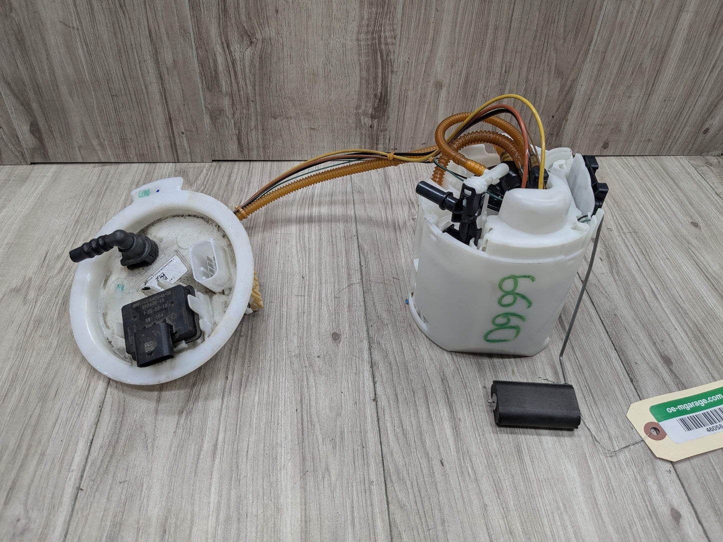 18-20 OEM BMW G30 M550iX Engine N63R Gas Tank Mount Fuel Pump w/ Sending Unit