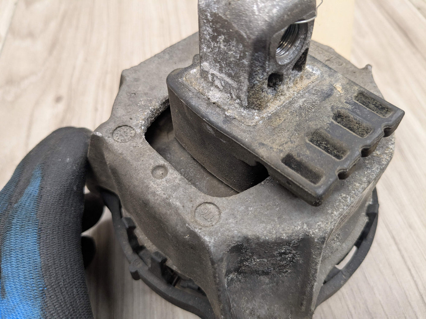 OEM BMW F90 G05 G12 G30 X5 Engine N63 S63 Right Passenger Motor Mount Support