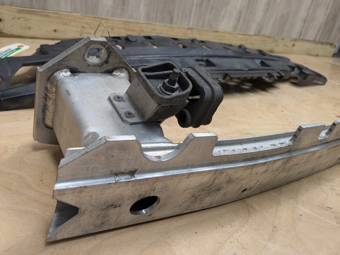 18-23 OEM BMW G30 M550 REAR Bumper Reinforcement Rebar Carrier Impact Crash Bar