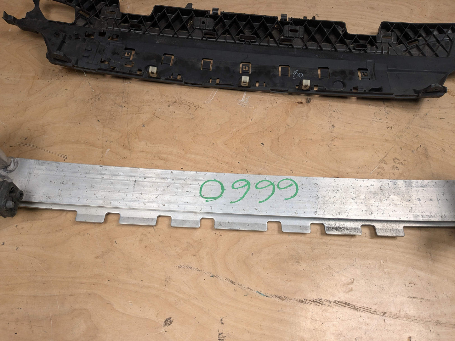 18-23 OEM BMW G30 M550 REAR Bumper Reinforcement Rebar Carrier Impact Crash Bar