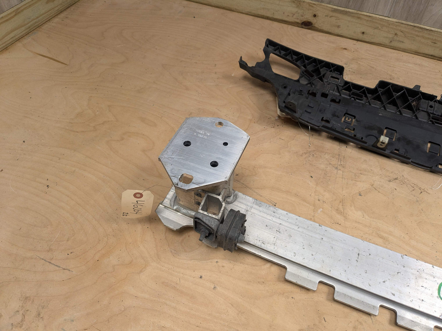 18-23 OEM BMW G30 M550 REAR Bumper Reinforcement Rebar Carrier Impact Crash Bar