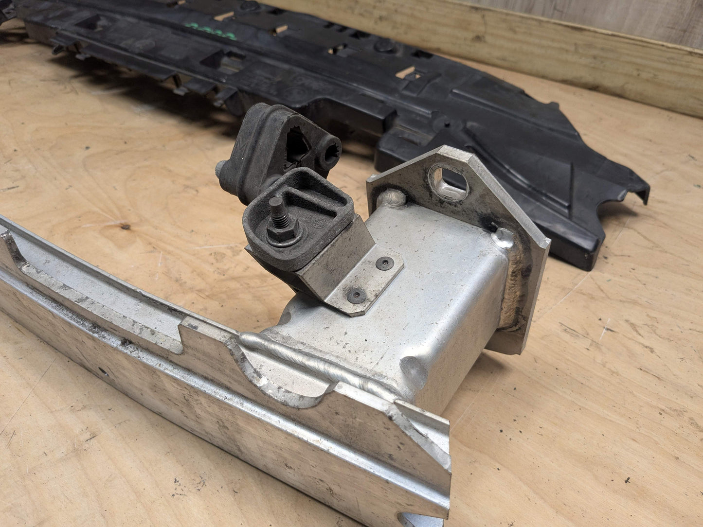 18-23 OEM BMW G30 M550 REAR Bumper Reinforcement Rebar Carrier Impact Crash Bar