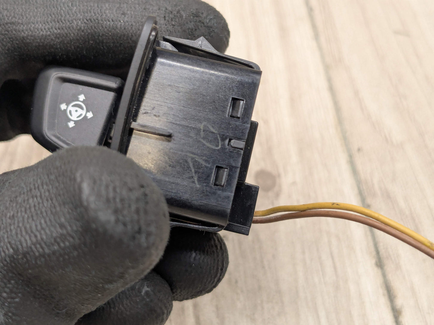 OEM BMW F90 G05 G06 G07 G11 G12 G30 Steering Wheel Column Adjust Control Switch