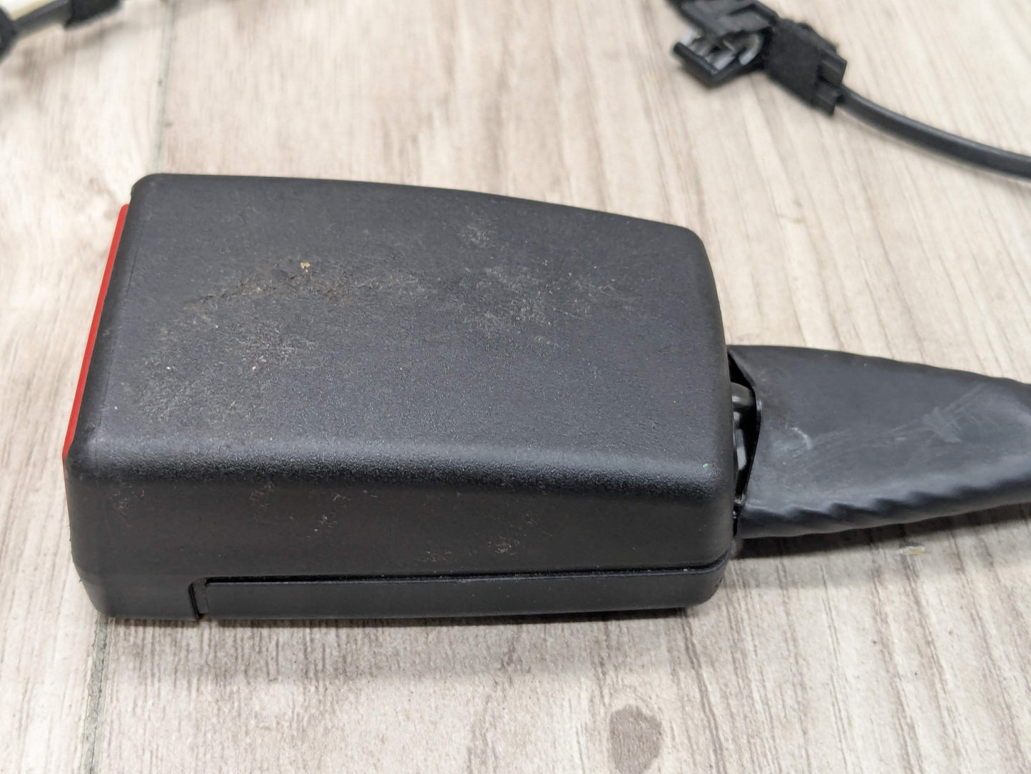 OEM BMW F90 G11 G12 G30 530 540 M550 750 M5 Front Left or Right Seatbelt Buckle