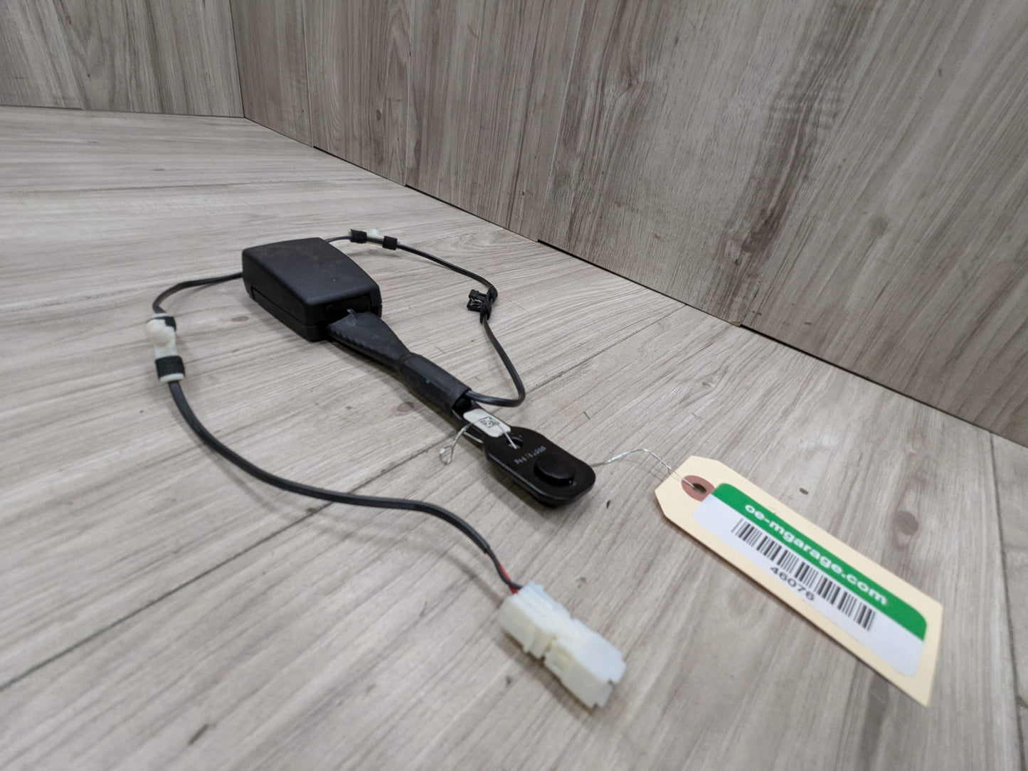 OEM BMW F90 G11 G12 G30 530 540 M550 750 M5 Front Left or Right Seatbelt Buckle