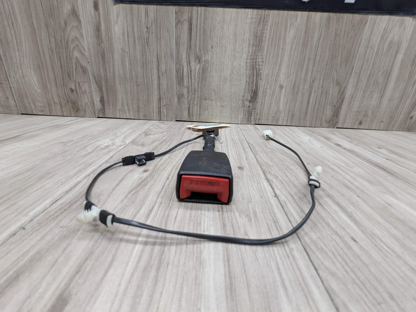 OEM BMW F90 G11 G12 G30 530 540 M550 750 M5 Front Left or Right Seatbelt Buckle