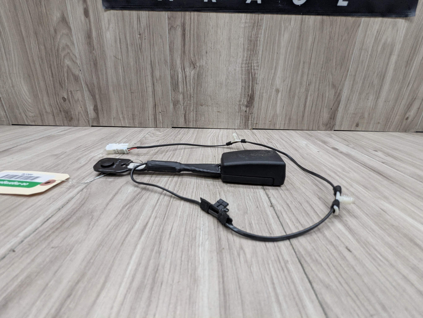 OEM BMW F90 G11 G12 G30 530 540 M550 750 M5 Front Left or Right Seatbelt Buckle