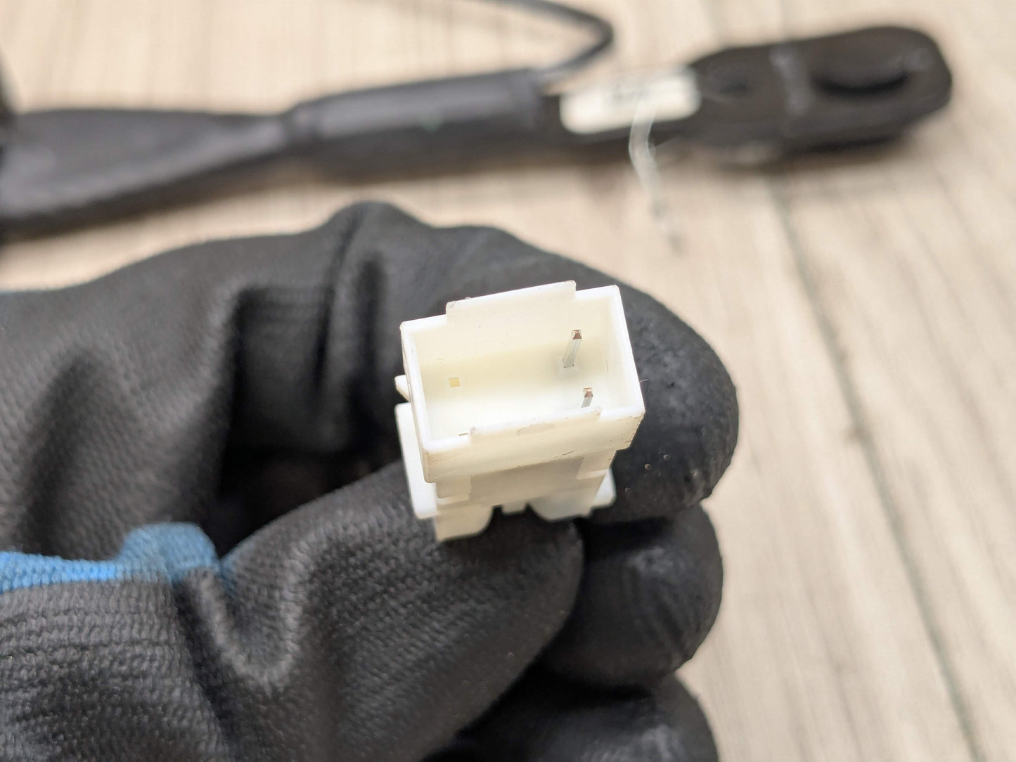 OEM BMW F90 G11 G12 G30 530 540 M550 750 M5 Front Left or Right Seatbelt Buckle