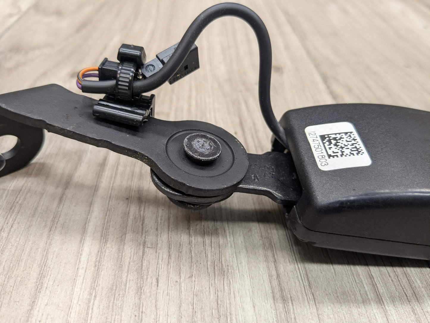 OEM BMW F90 M5 G30 530 540 M550 Rear Right Passenger Seatbelt Seat Belt Buckle