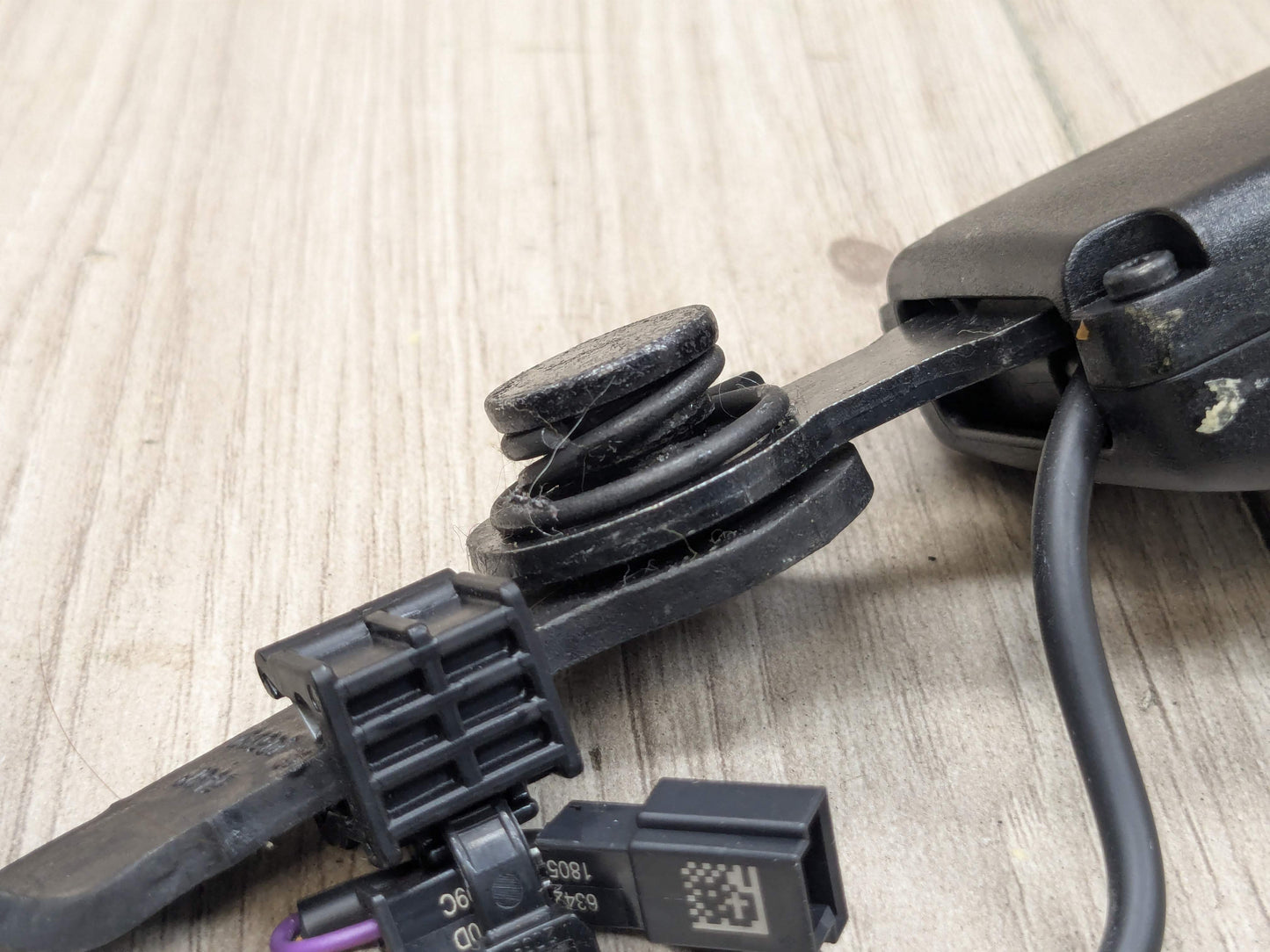 OEM BMW F90 M5 G30 530 540 M550 Rear Right Passenger Seatbelt Seat Belt Buckle