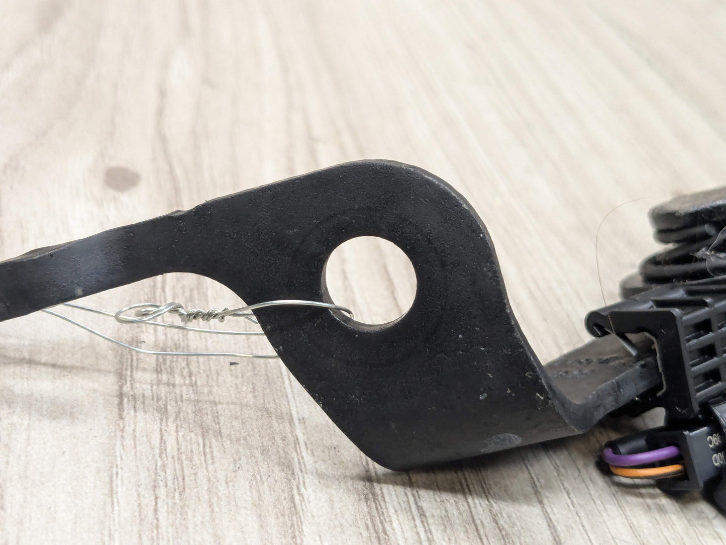 OEM BMW F90 M5 G30 530 540 M550 Rear Right Passenger Seatbelt Seat Belt Buckle