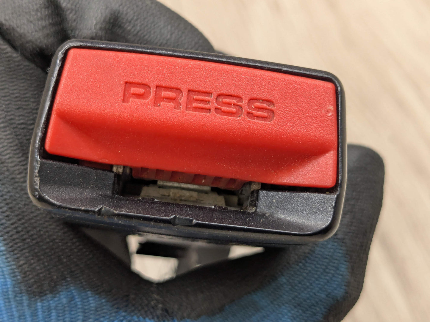 OEM BMW F90 M5 G30 530 540 M550 Rear Right Passenger Seatbelt Seat Belt Buckle