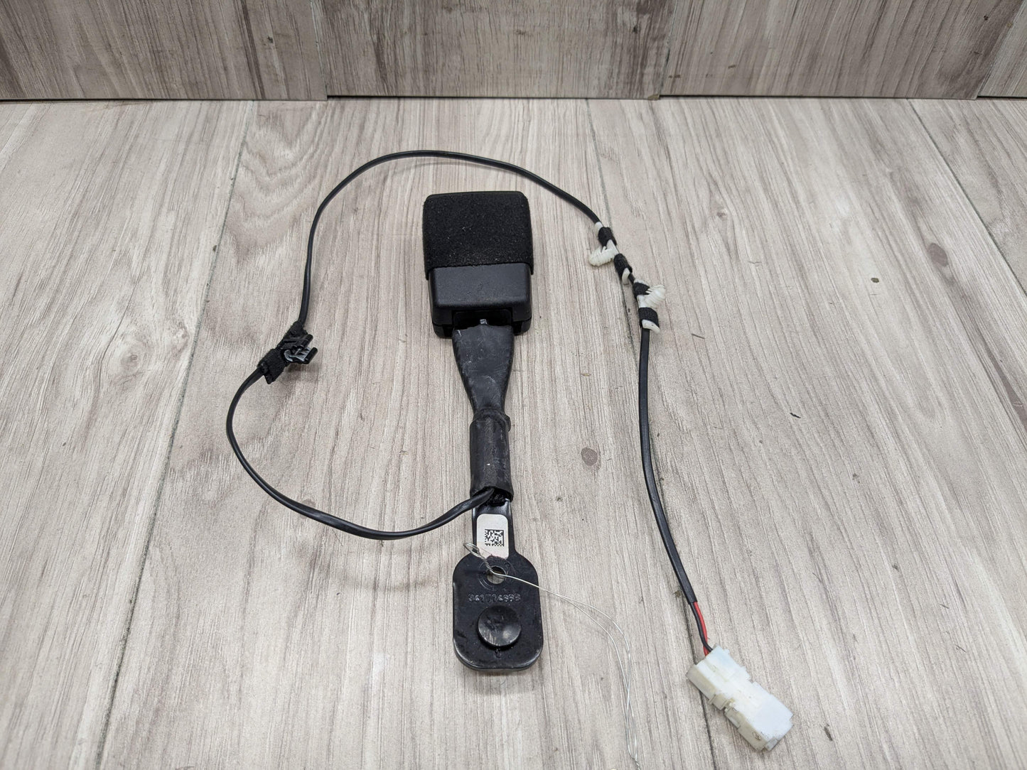 OEM BMW F90 G11 G12 G30 530 540 M550 750 M5 Front Left or Right Seatbelt Buckle