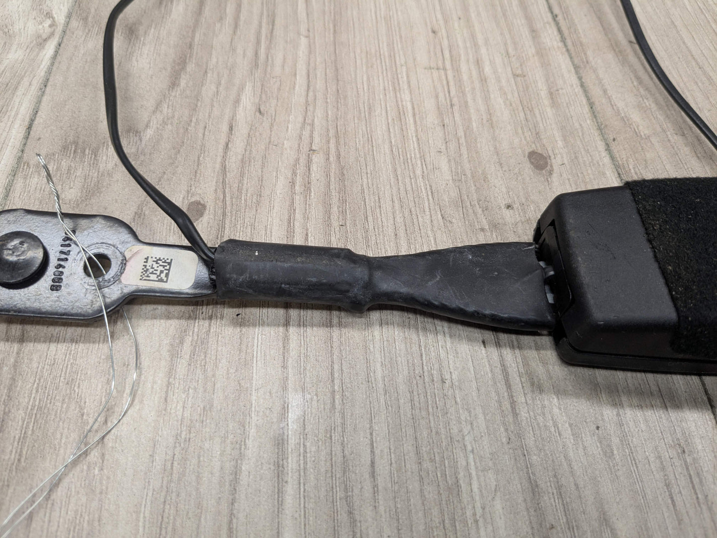 OEM BMW F90 G11 G12 G30 530 540 M550 750 M5 Front Left or Right Seatbelt Buckle