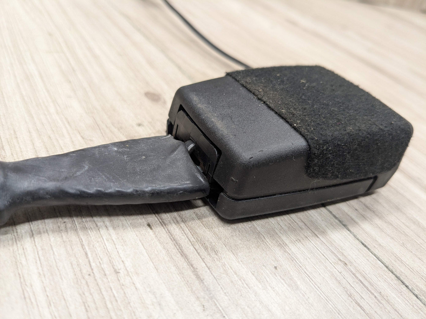 OEM BMW F90 G11 G12 G30 530 540 M550 750 M5 Front Left or Right Seatbelt Buckle