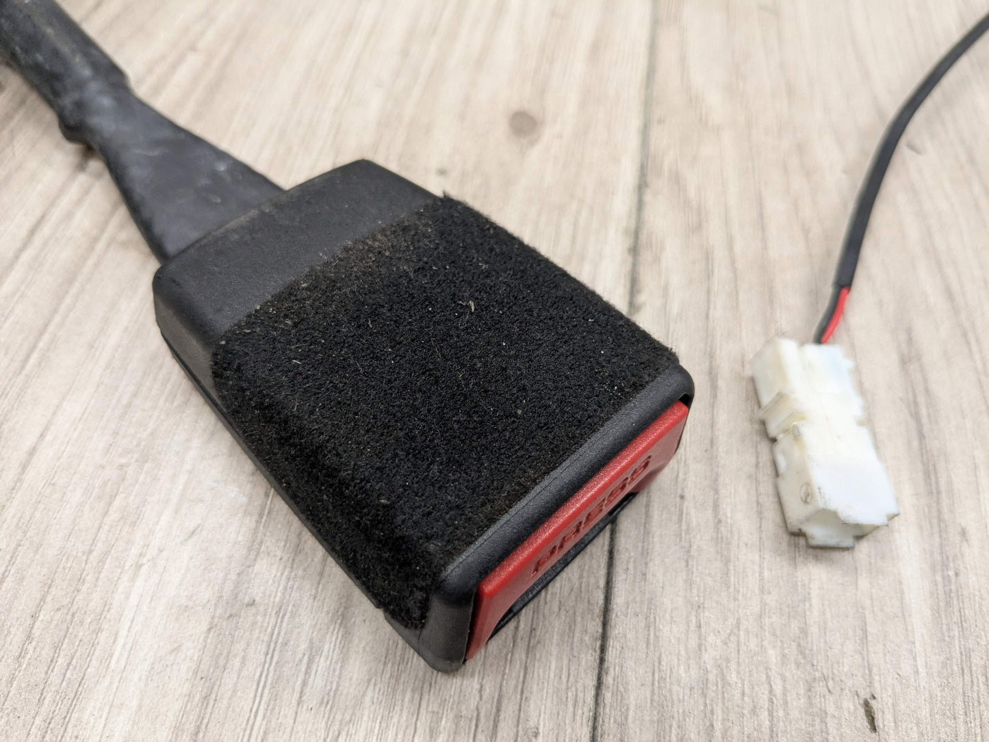 OEM BMW F90 G11 G12 G30 530 540 M550 750 M5 Front Left or Right Seatbelt Buckle