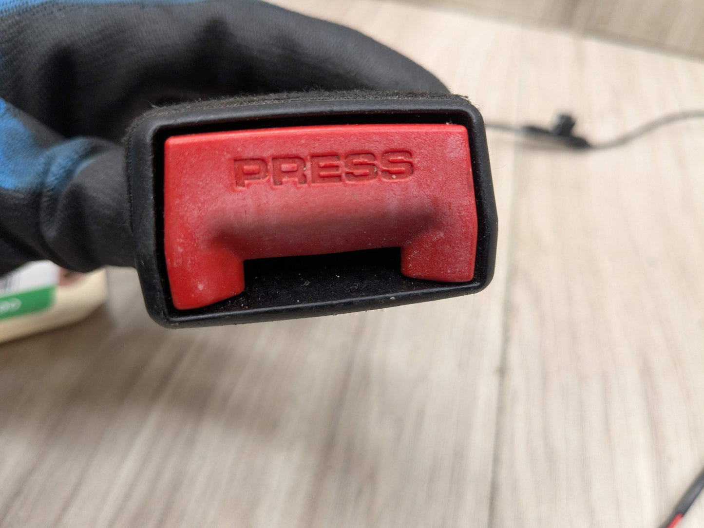 OEM BMW F90 G11 G12 G30 530 540 M550 750 M5 Front Left or Right Seatbelt Buckle