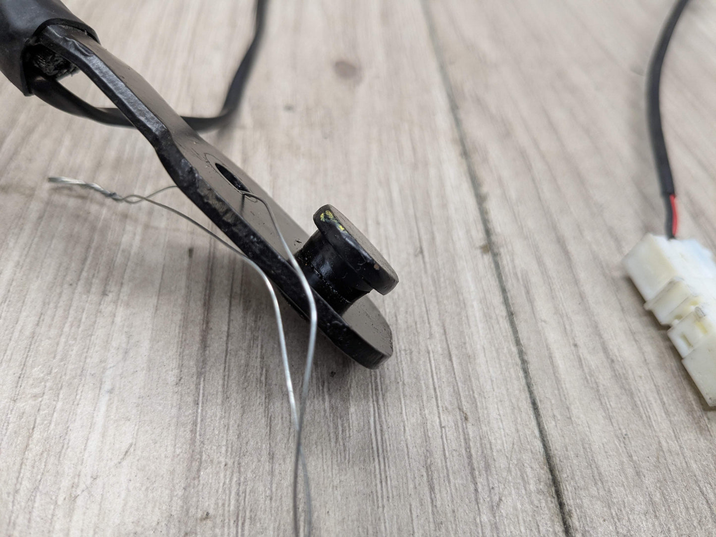 OEM BMW F90 G11 G12 G30 530 540 M550 750 M5 Front Left or Right Seatbelt Buckle