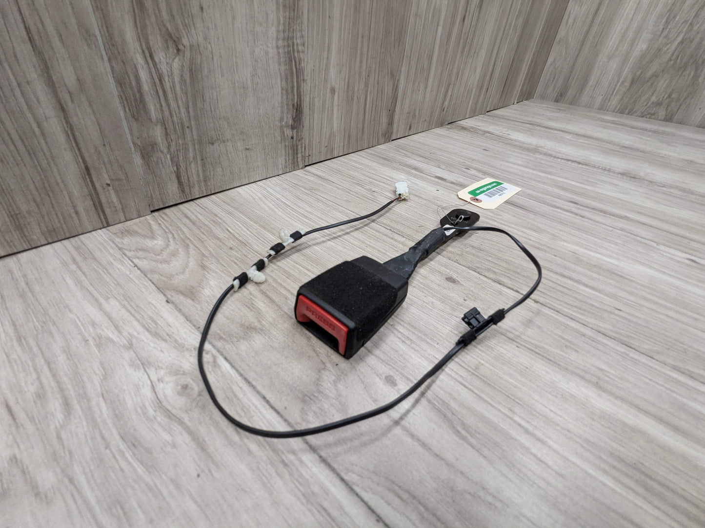 OEM BMW F90 G11 G12 G30 530 540 M550 750 M5 Front Left or Right Seatbelt Buckle