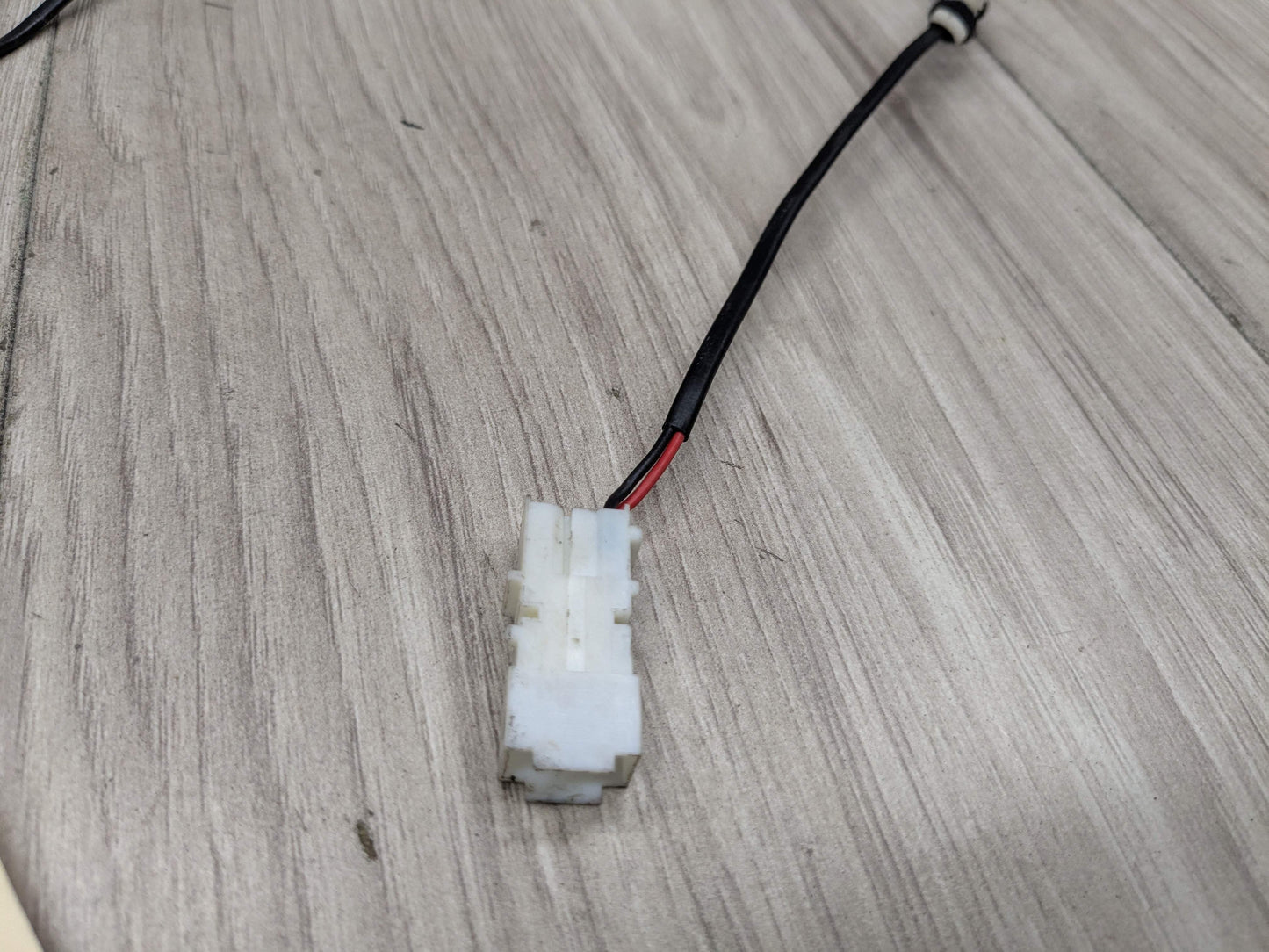 OEM BMW F90 G11 G12 G30 530 540 M550 750 M5 Front Left or Right Seatbelt Buckle