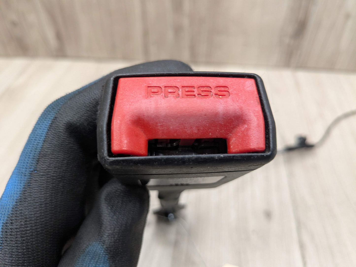 OEM BMW F90 G11 G12 G30 530 540 M550 750 M5 Front Left or Right Seatbelt Buckle