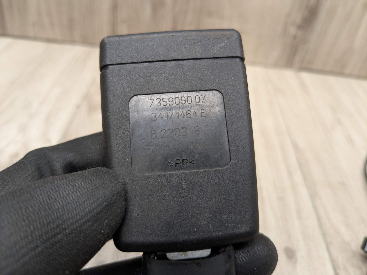 OEM BMW F90 G11 G12 G30 530 540 M550 750 M5 Front Left or Right Seatbelt Buckle