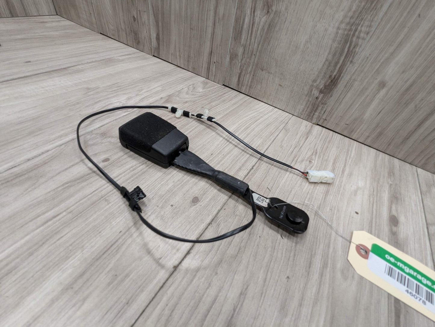 OEM BMW F90 G11 G12 G30 530 540 M550 750 M5 Front Left or Right Seatbelt Buckle