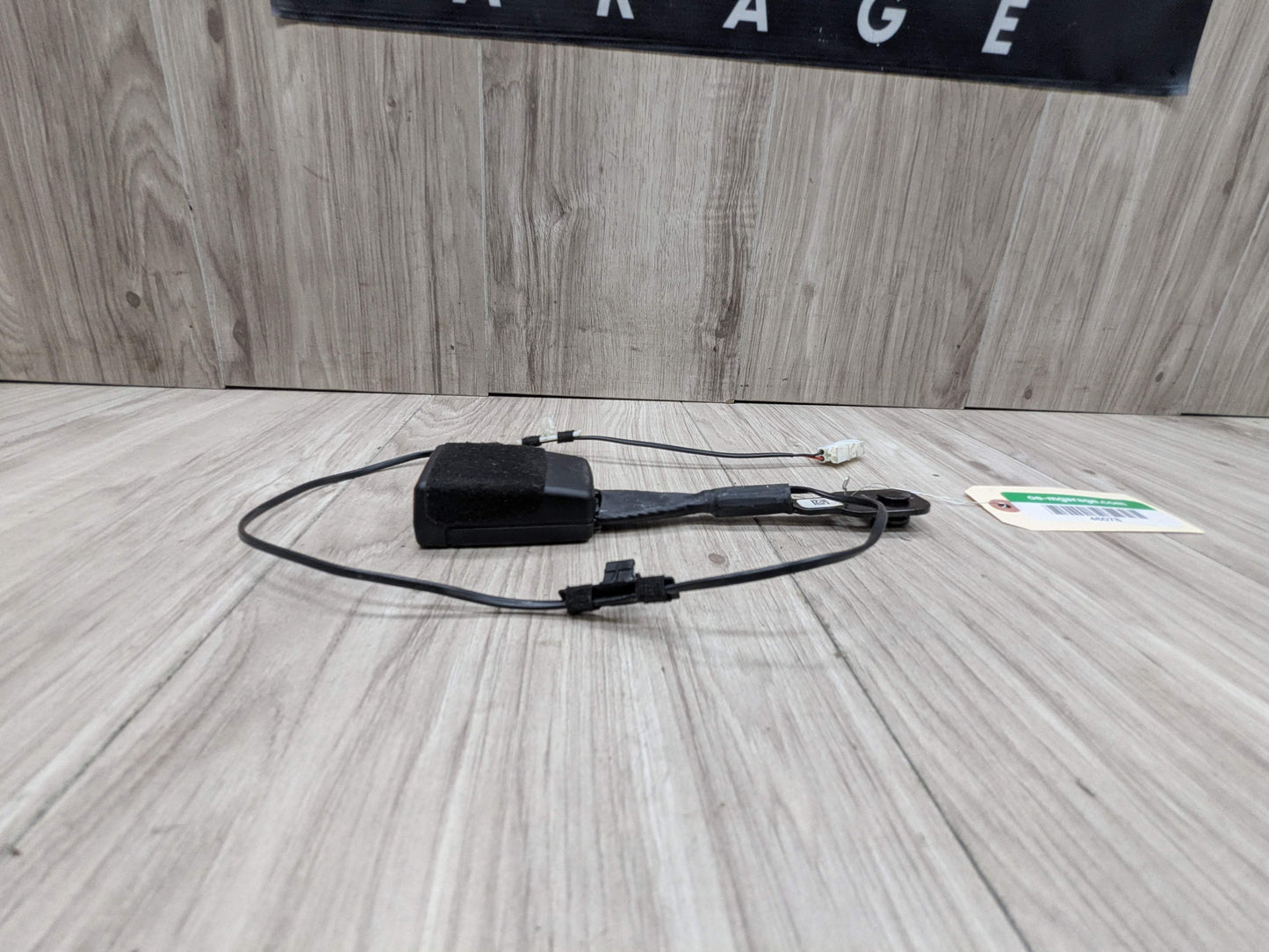 OEM BMW F90 G11 G12 G30 530 540 M550 750 M5 Front Left or Right Seatbelt Buckle