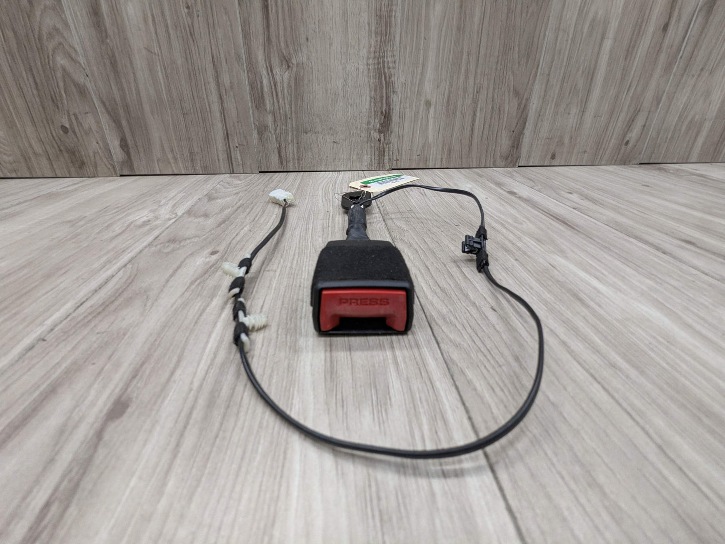 OEM BMW F90 G11 G12 G30 530 540 M550 750 M5 Front Left or Right Seatbelt Buckle