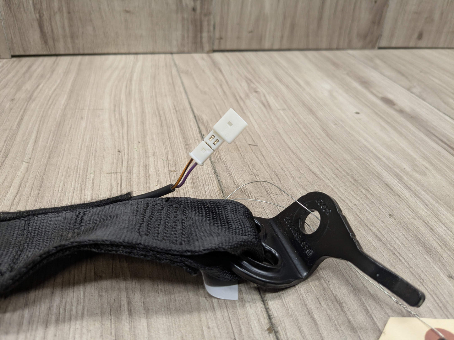 OEM BMW F90 M5 G30 530 540 M550 Rear Center Middle Seatbelt Seat Belt Buckle