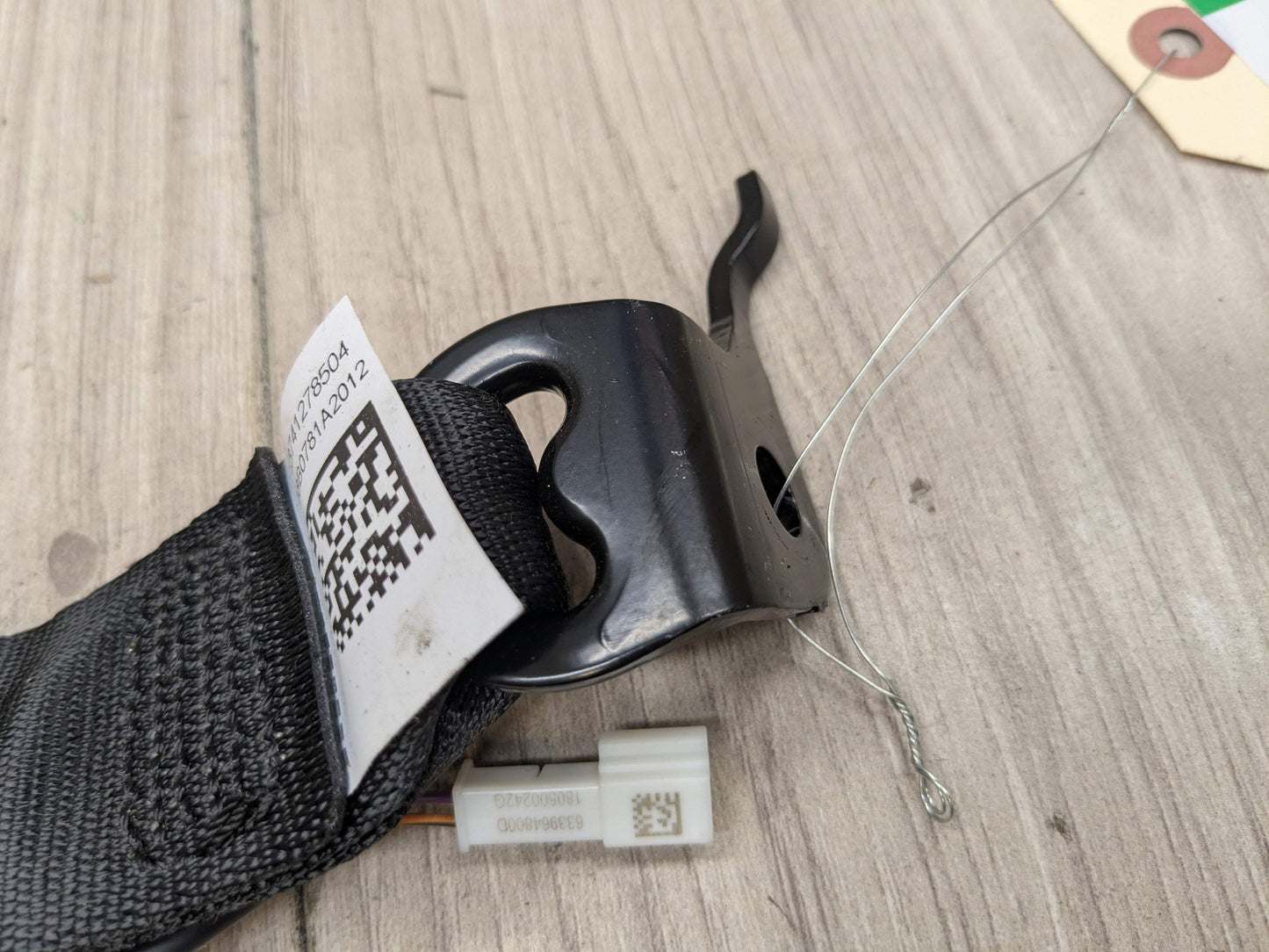 OEM BMW F90 M5 G30 530 540 M550 Rear Center Middle Seatbelt Seat Belt Buckle