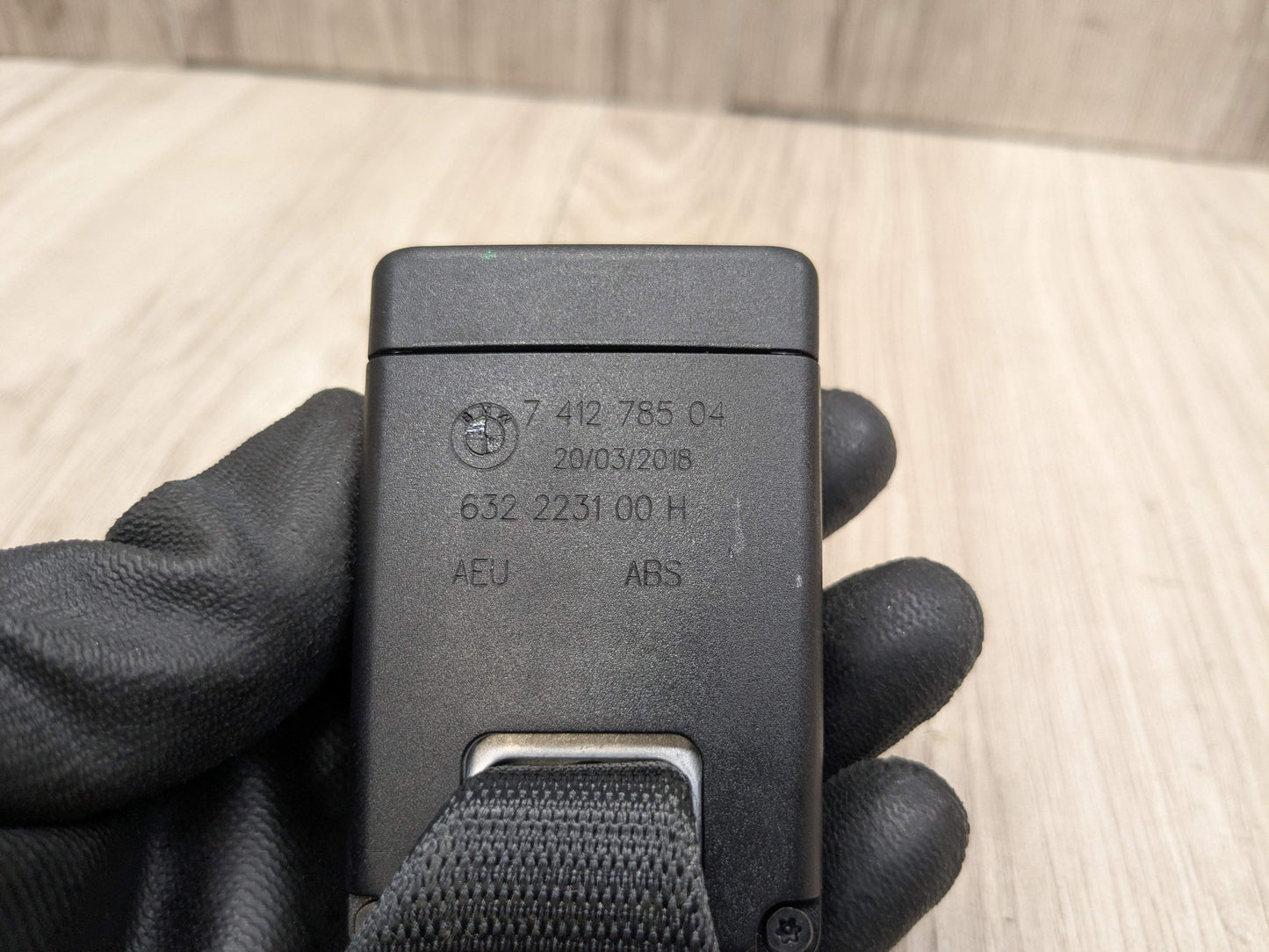 OEM BMW F90 M5 G30 530 540 M550 Rear Center Middle Seatbelt Seat Belt Buckle